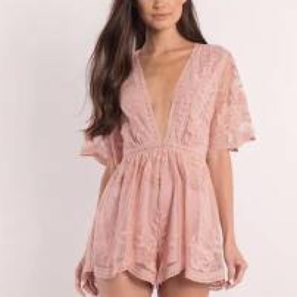 Honey Punch Other - Honey Punch Blush lace romper!